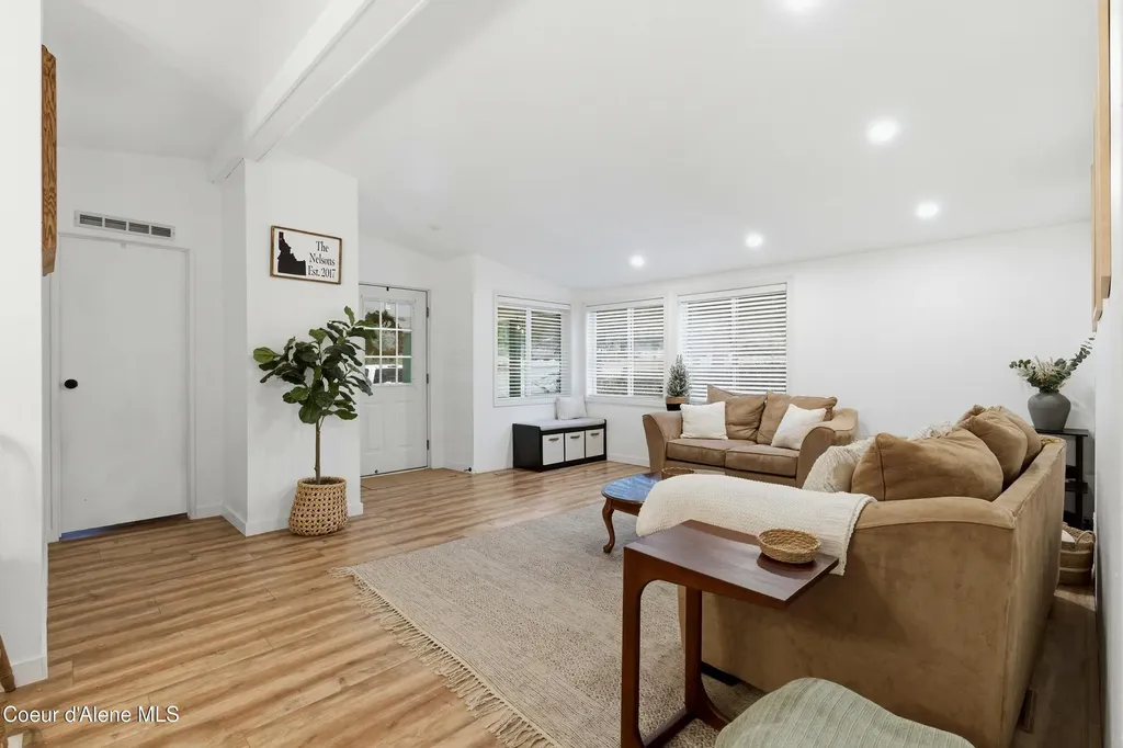 16020 E 5th Street Bayview ID 83803