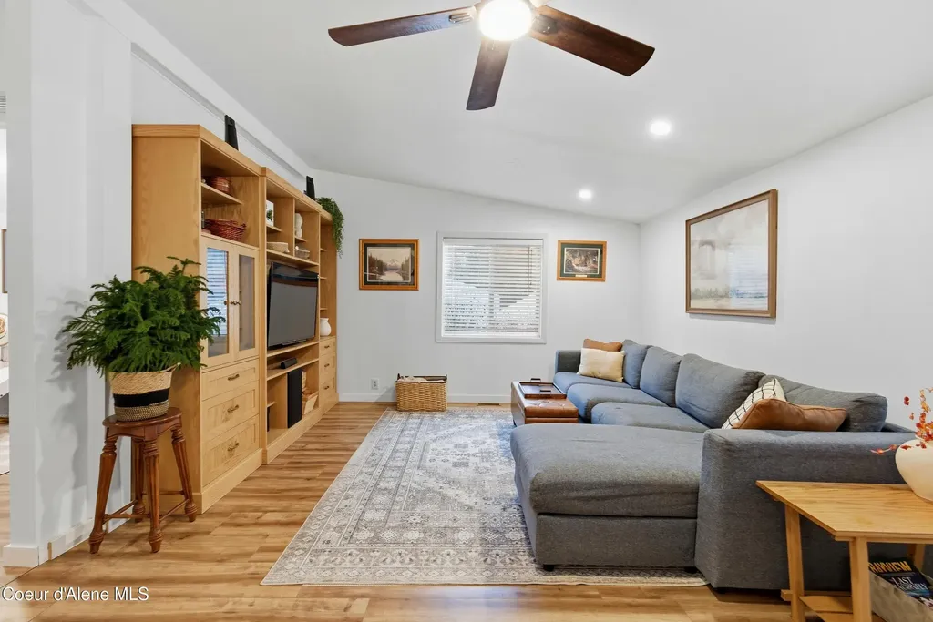 16020 E 5th Street Bayview ID 83803