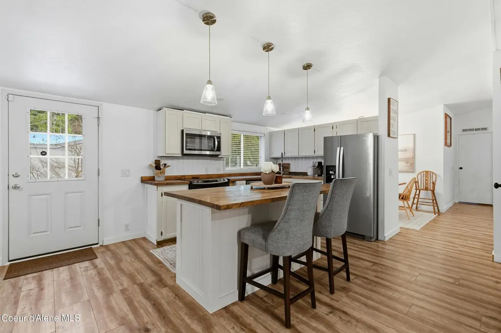 16020 E 5th Street Bayview ID 83803