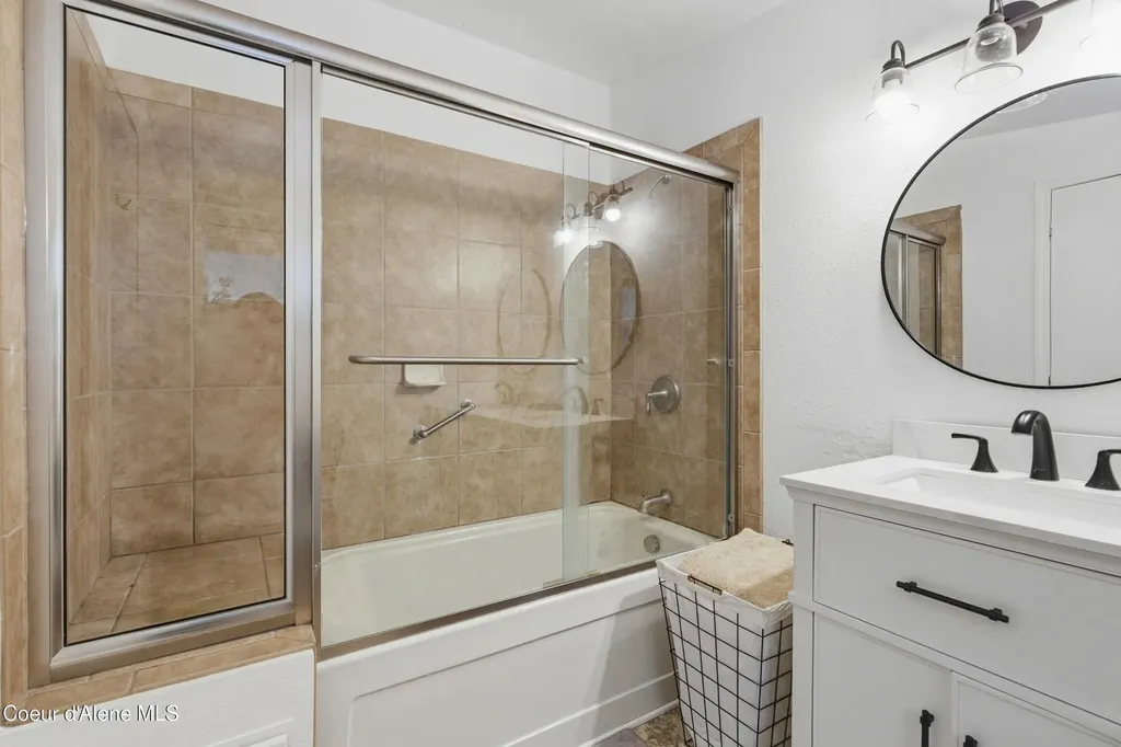 16020 E 5th Street Bayview ID 83803