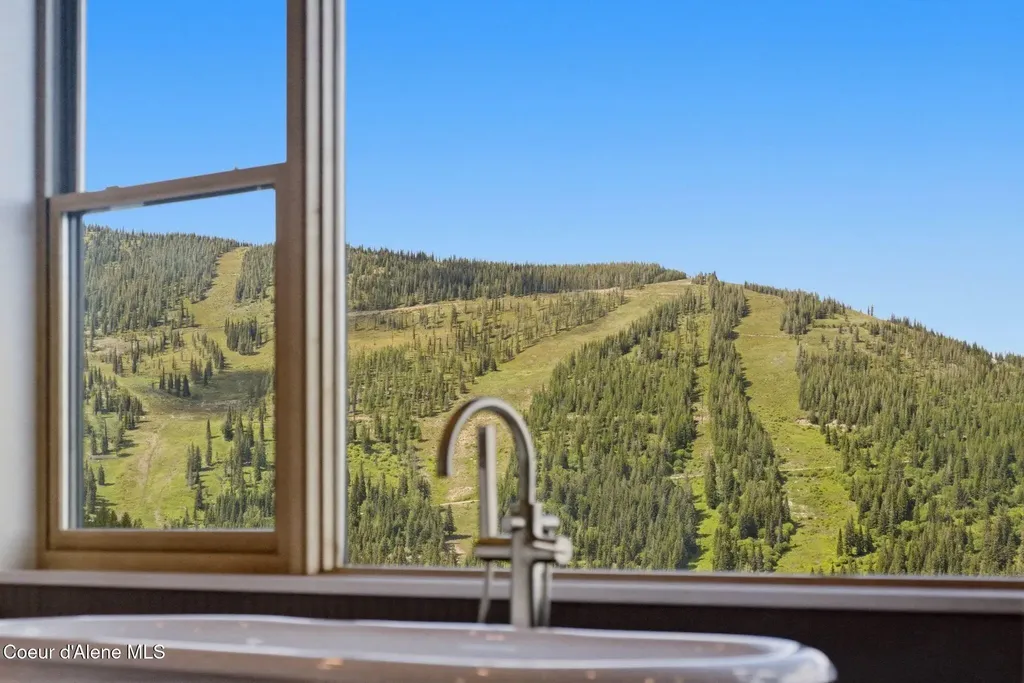277 Blizzard Drive Sandpoint ID 83864