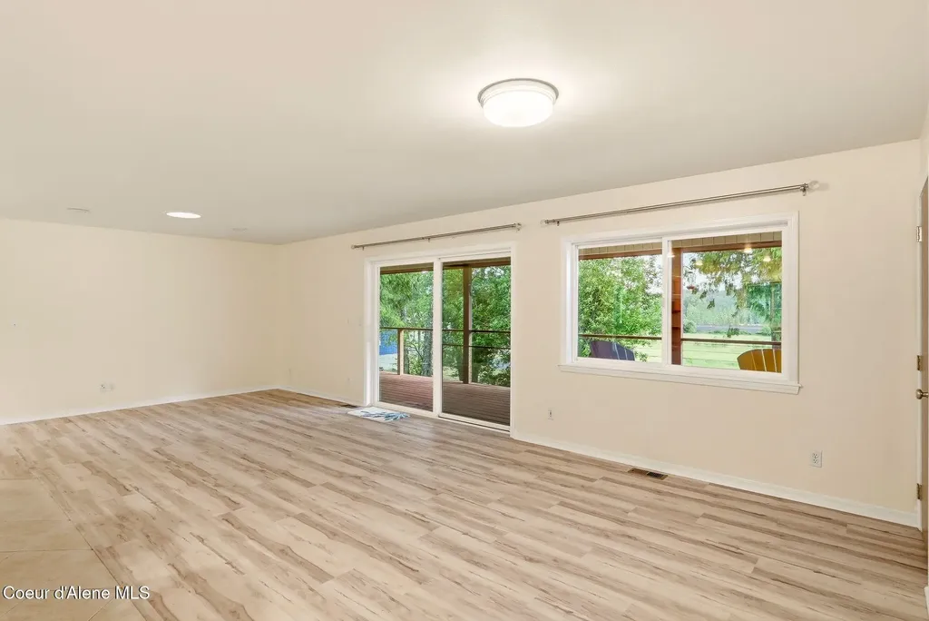 955 Bottle Bay Road Sagle ID 83860