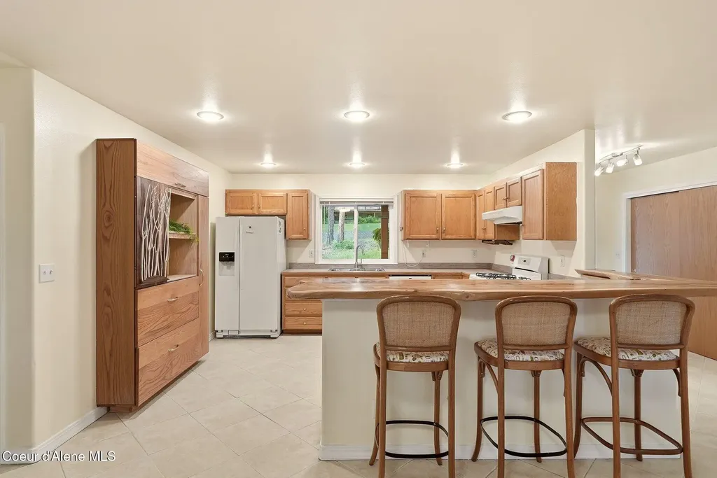 955 Bottle Bay Road Sagle ID 83860