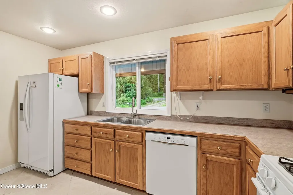955 Bottle Bay Road Sagle ID 83860