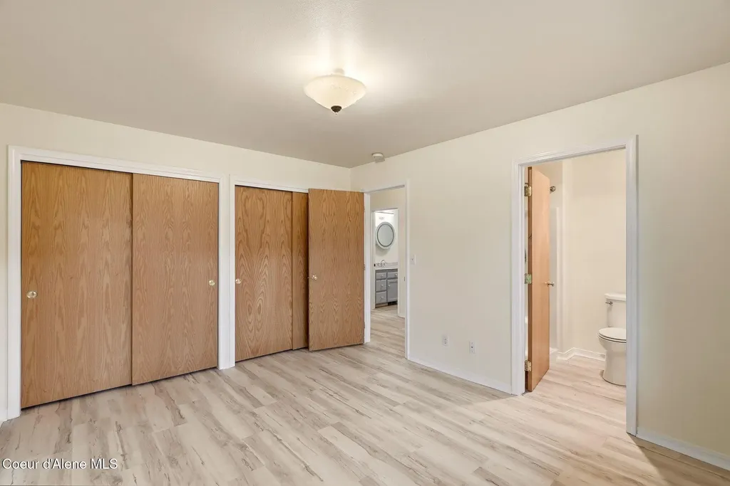 955 Bottle Bay Road Sagle ID 83860