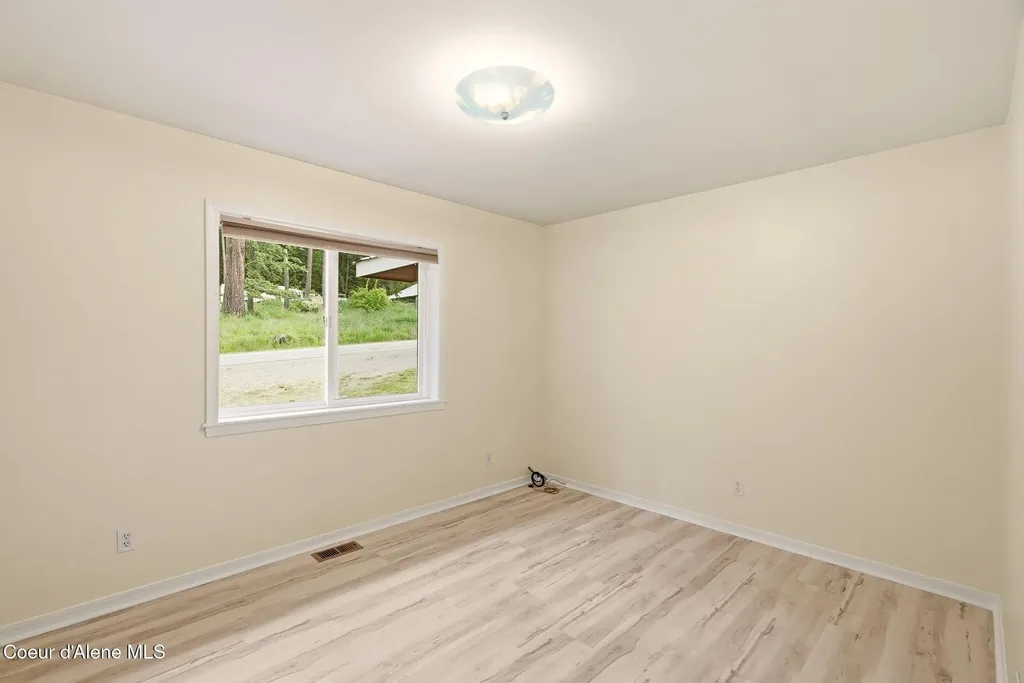 955 Bottle Bay Road Sagle ID 83860