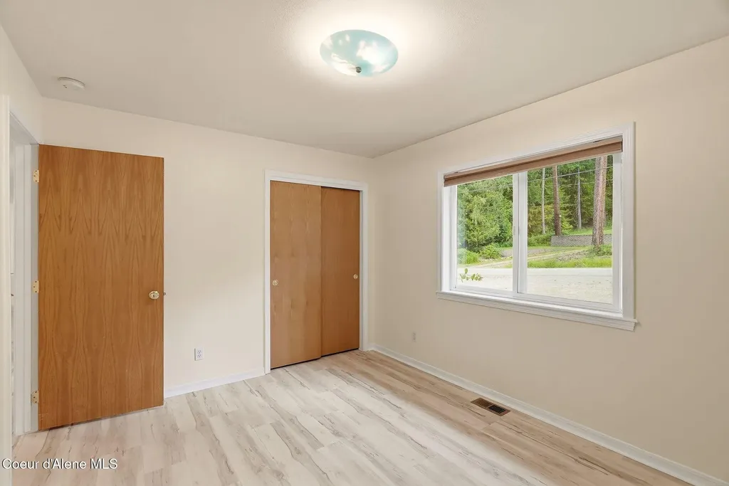 955 Bottle Bay Road Sagle ID 83860