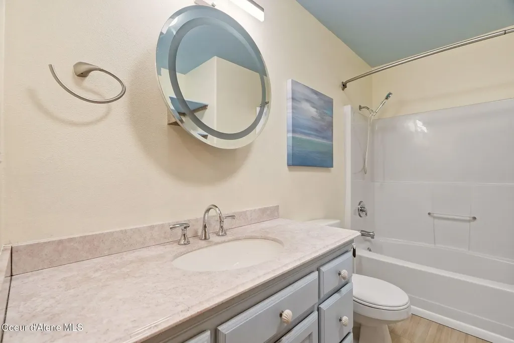 955 Bottle Bay Road Sagle ID 83860