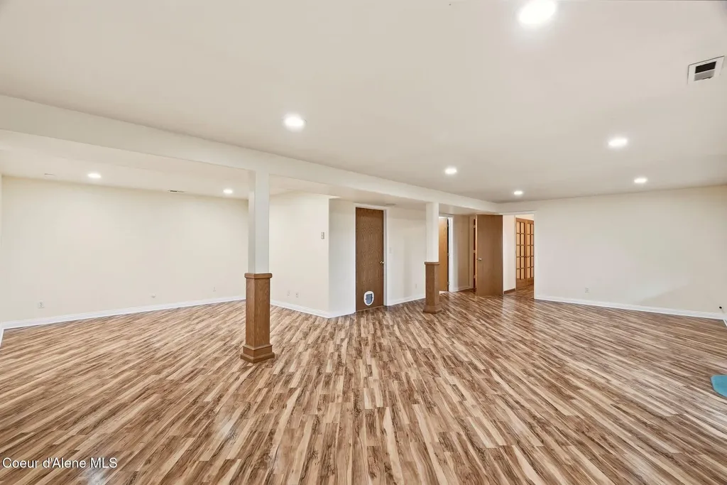955 Bottle Bay Road Sagle ID 83860