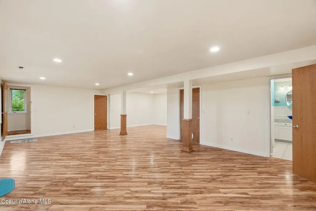 955 Bottle Bay Road Sagle ID 83860