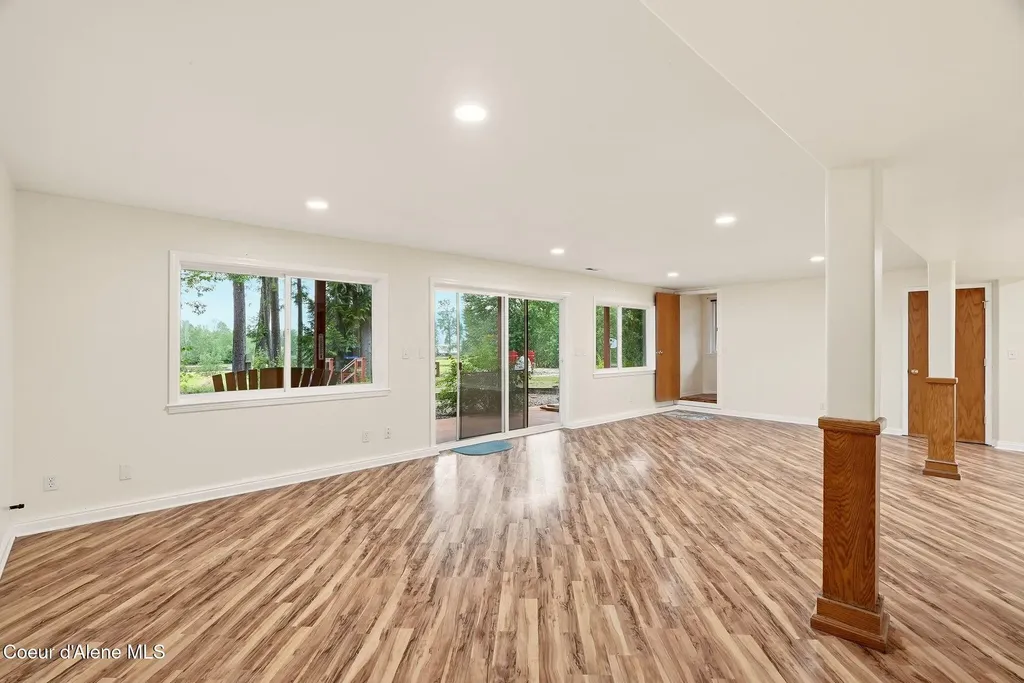 955 Bottle Bay Road Sagle ID 83860