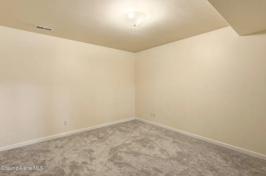 955 Bottle Bay Road Sagle ID 83860