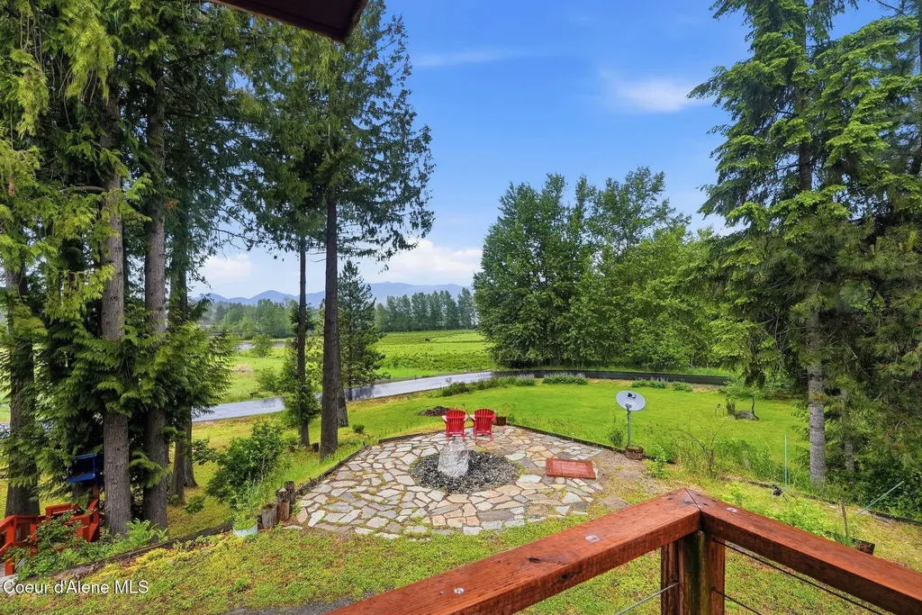 955 Bottle Bay Road Sagle ID 83860