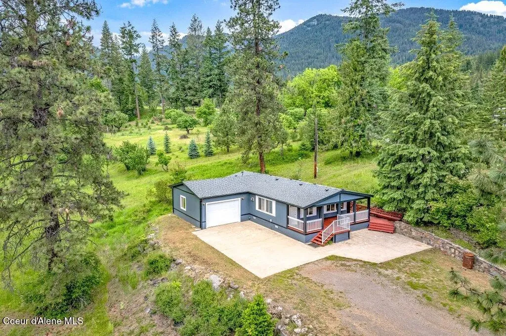 2075 Denton Road Hope ID 83836