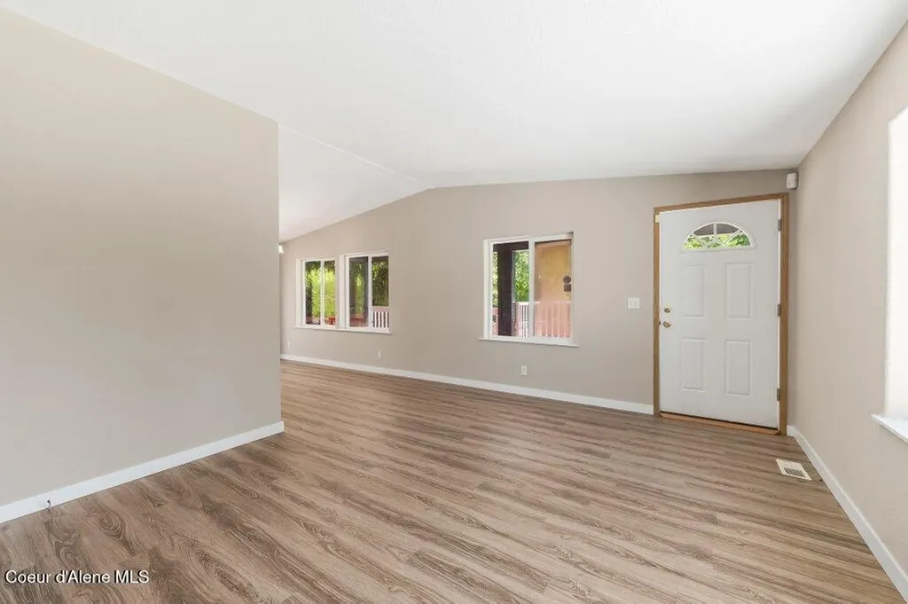 2075 Denton Road Hope ID 83836