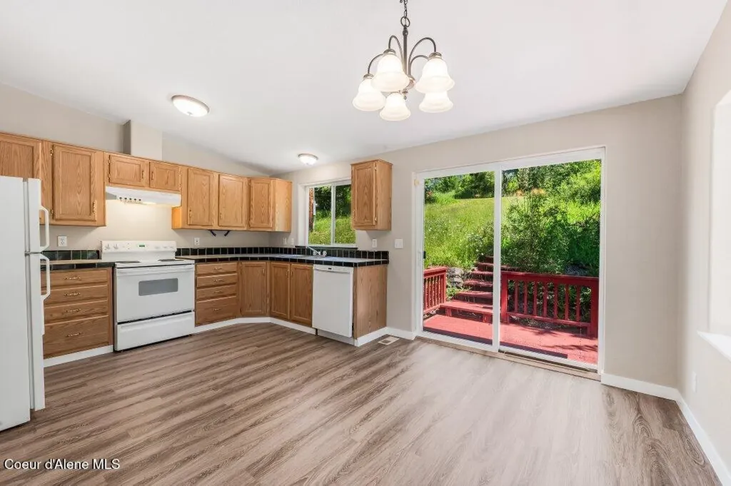 2075 Denton Road Hope ID 83836