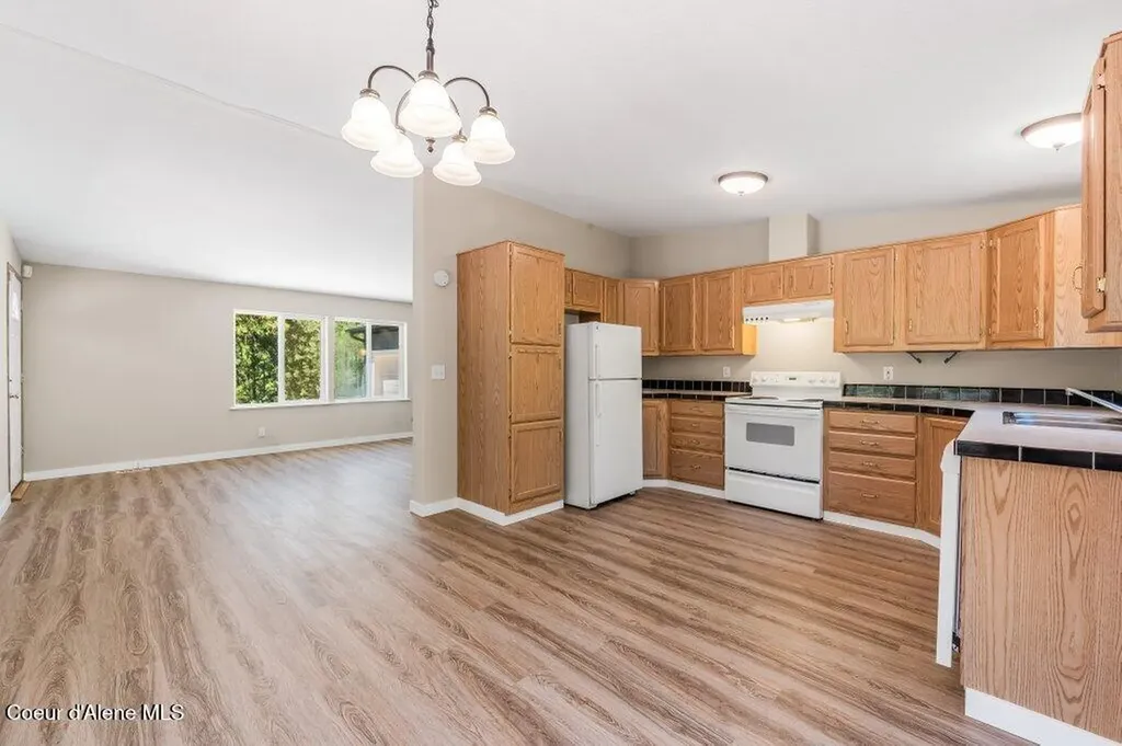 2075 Denton Road Hope ID 83836