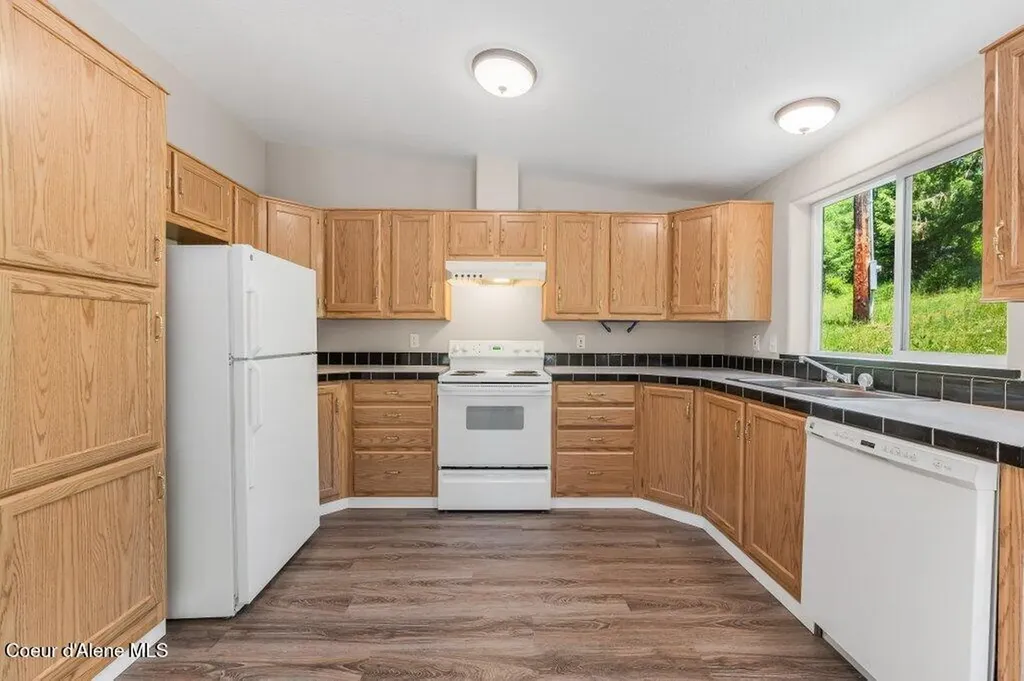 2075 Denton Road Hope ID 83836