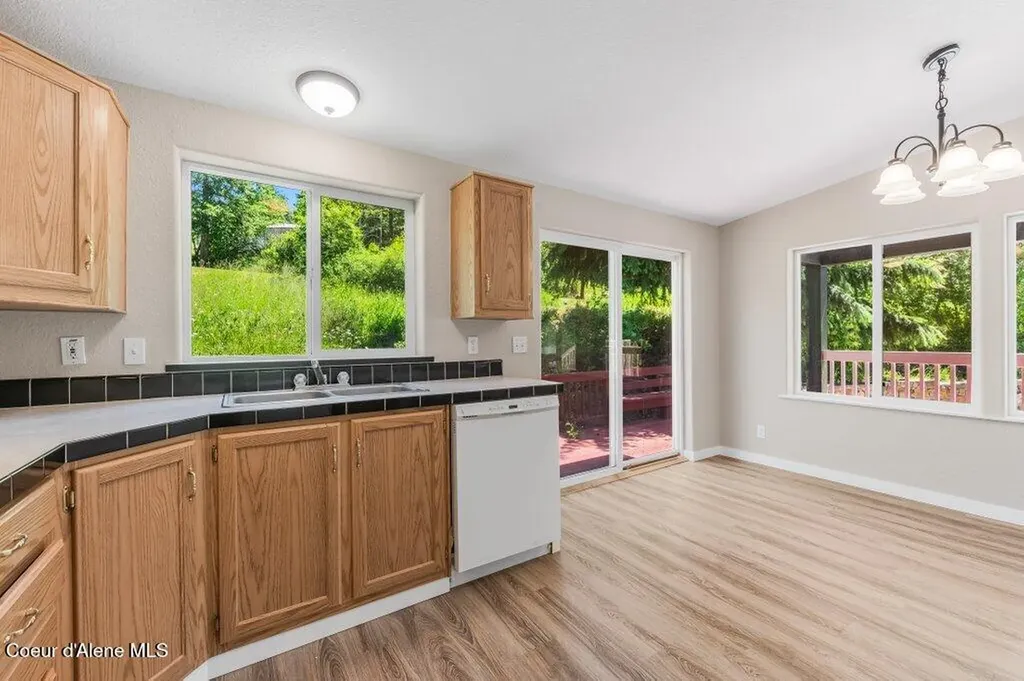 2075 Denton Road Hope ID 83836