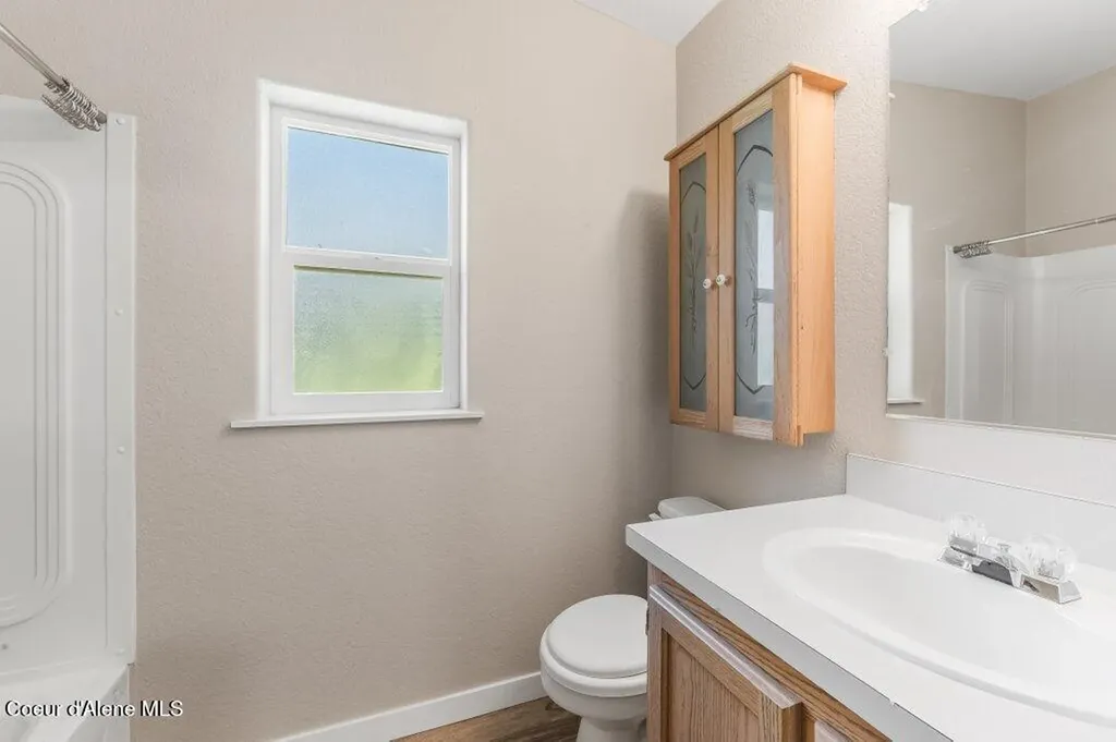 2075 Denton Road Hope ID 83836