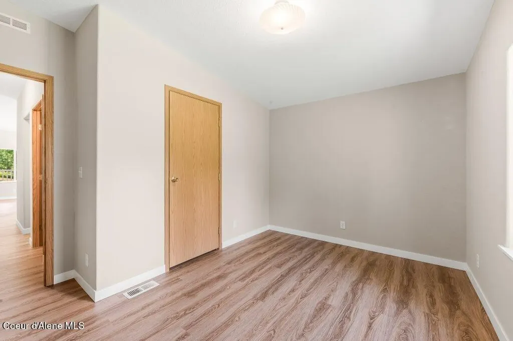 2075 Denton Road Hope ID 83836