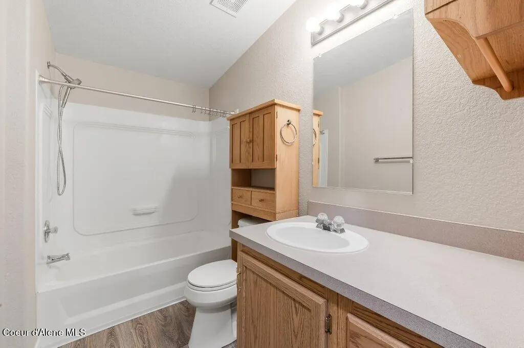 2075 Denton Road Hope ID 83836