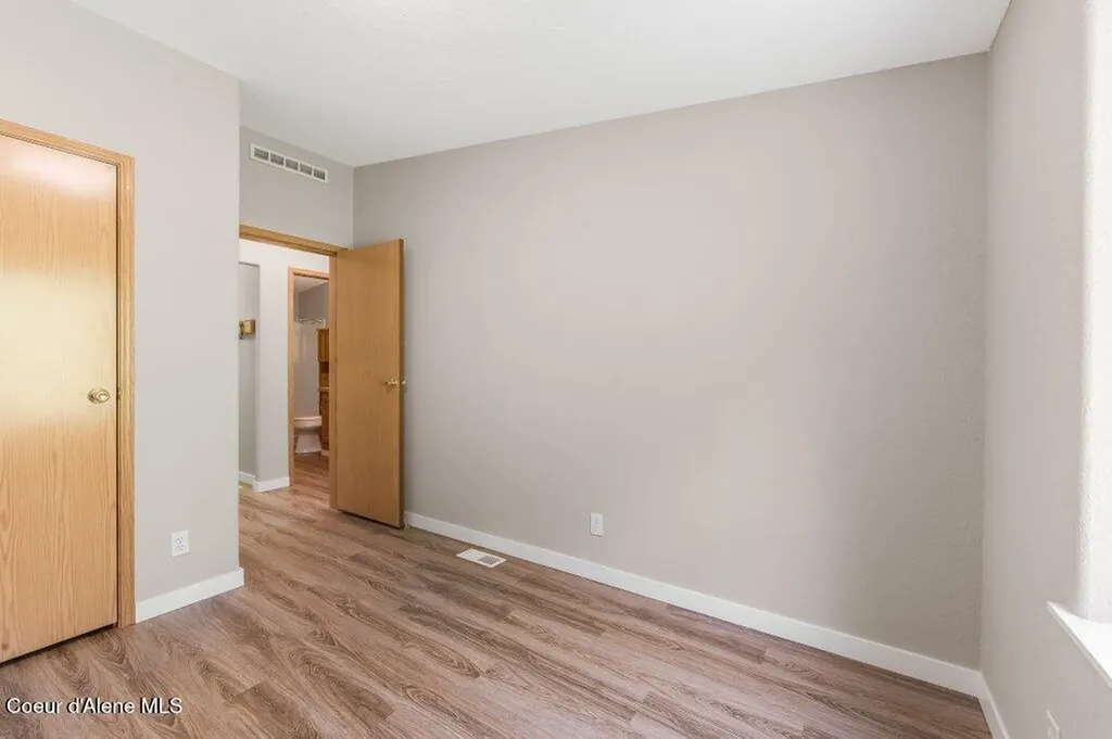 2075 Denton Road Hope ID 83836