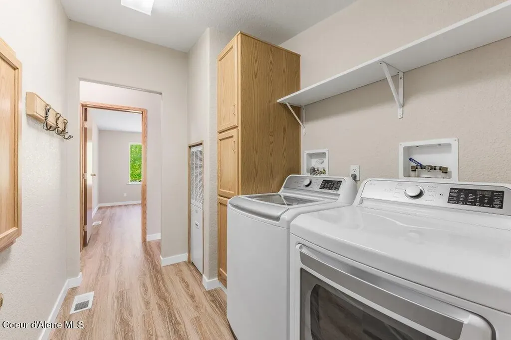 2075 Denton Road Hope ID 83836