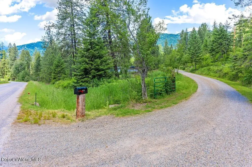 2075 Denton Road Hope ID 83836