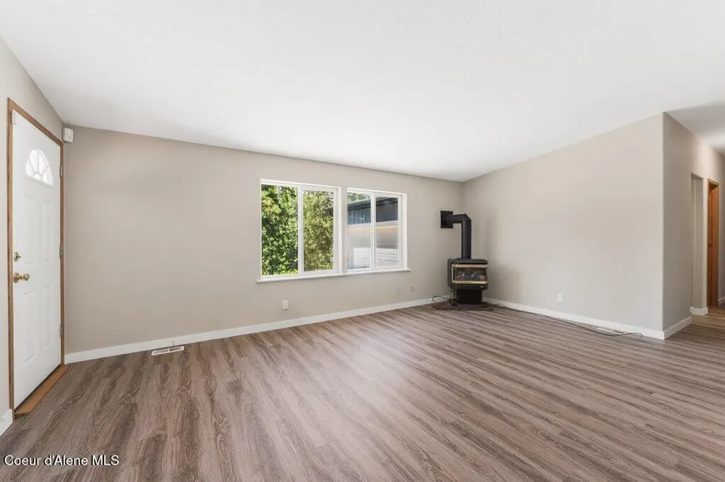 2075 Denton Road Hope ID 83836