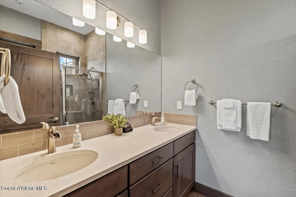 511 Guthrie Place Dover ID 83825