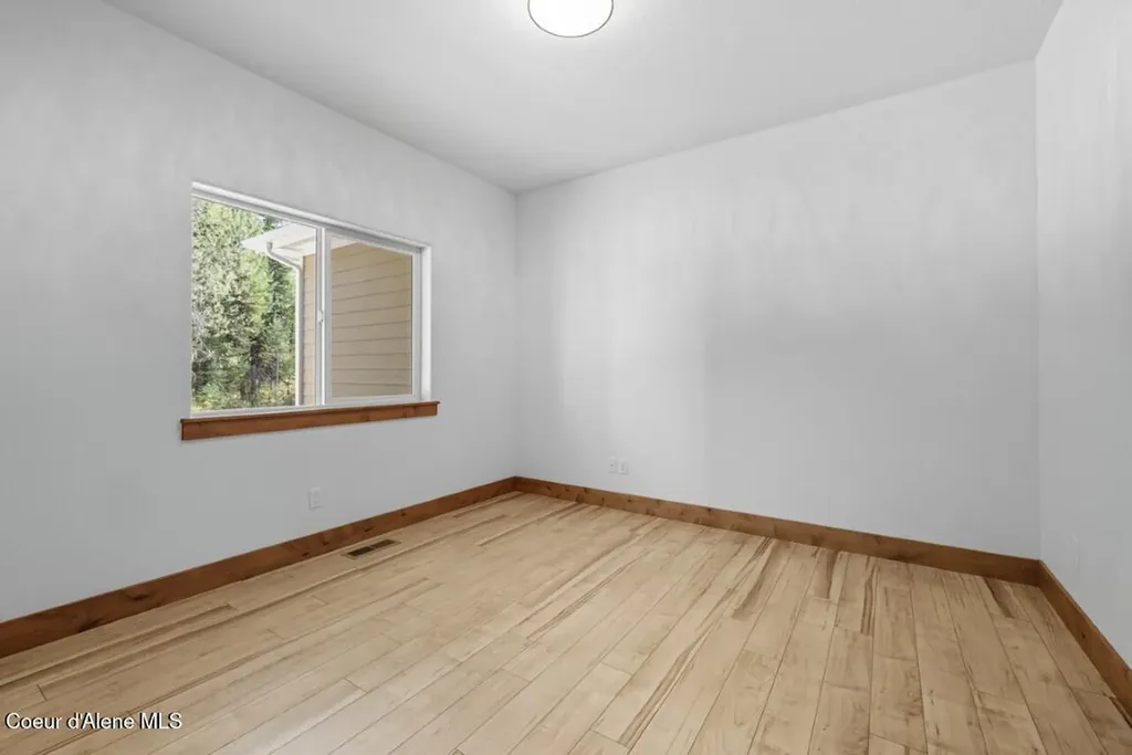 12664 E Howard Road Athol ID 83801