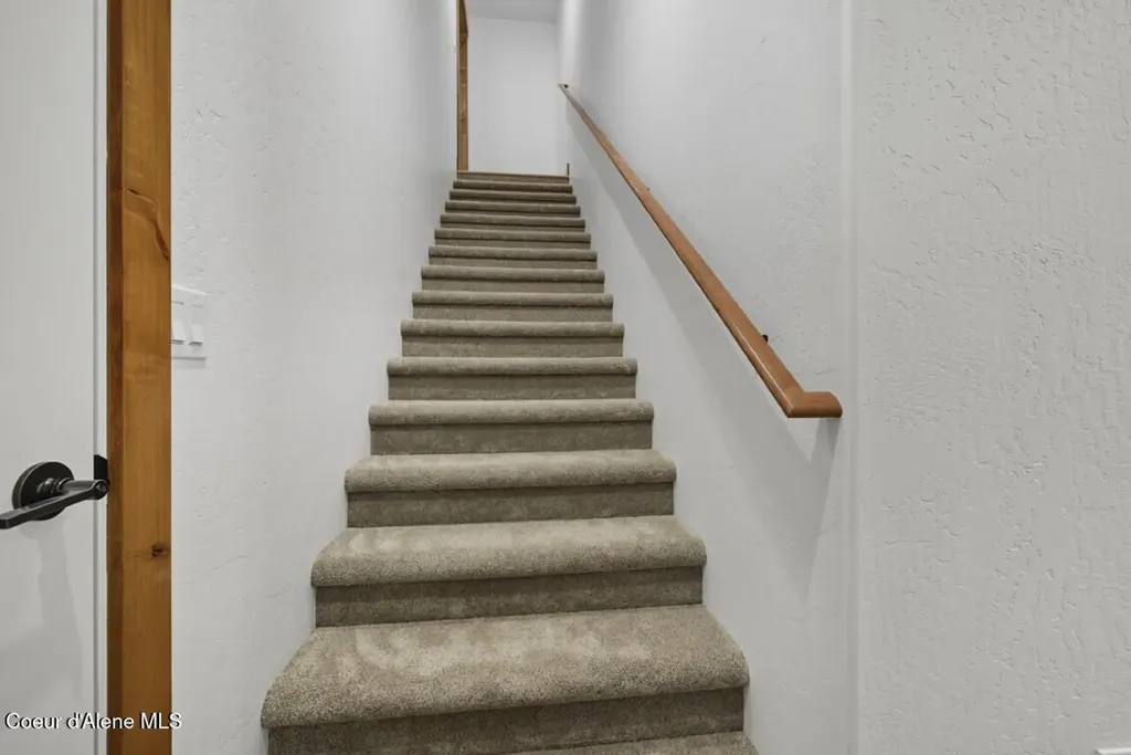 12664 E Howard Road Athol ID 83801