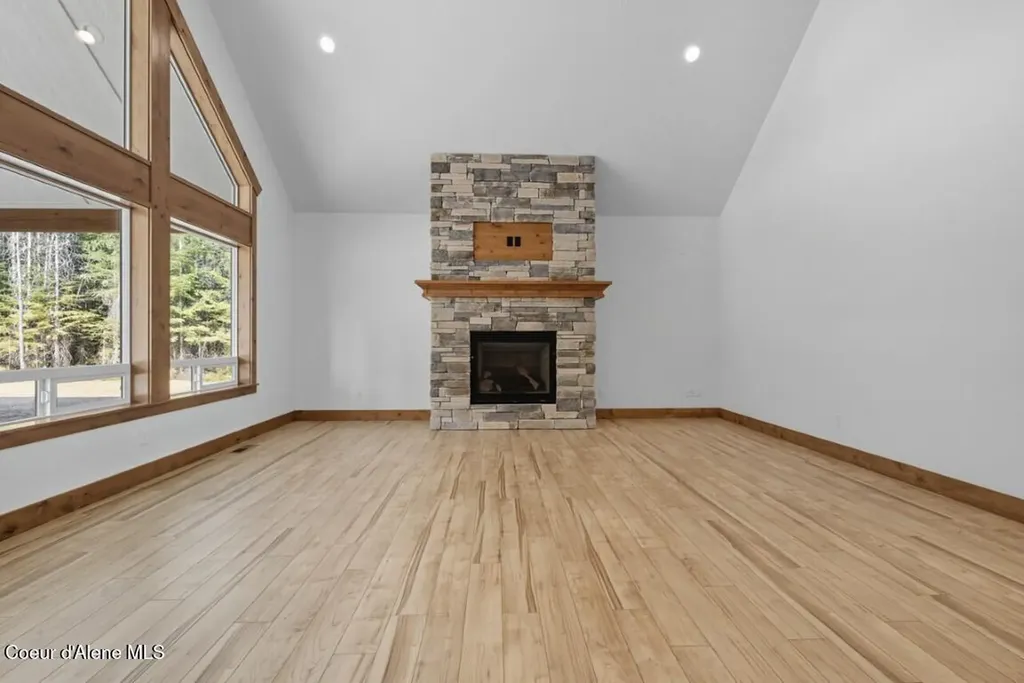 12664 E Howard Road Athol ID 83801