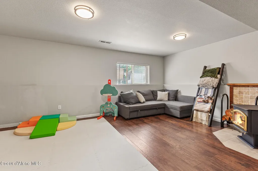 9706 N Ptarmigan Drive Hayden ID 83835