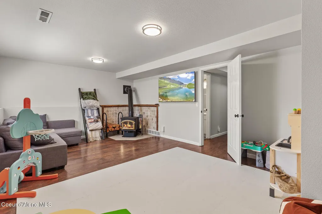 9706 N Ptarmigan Drive Hayden ID 83835