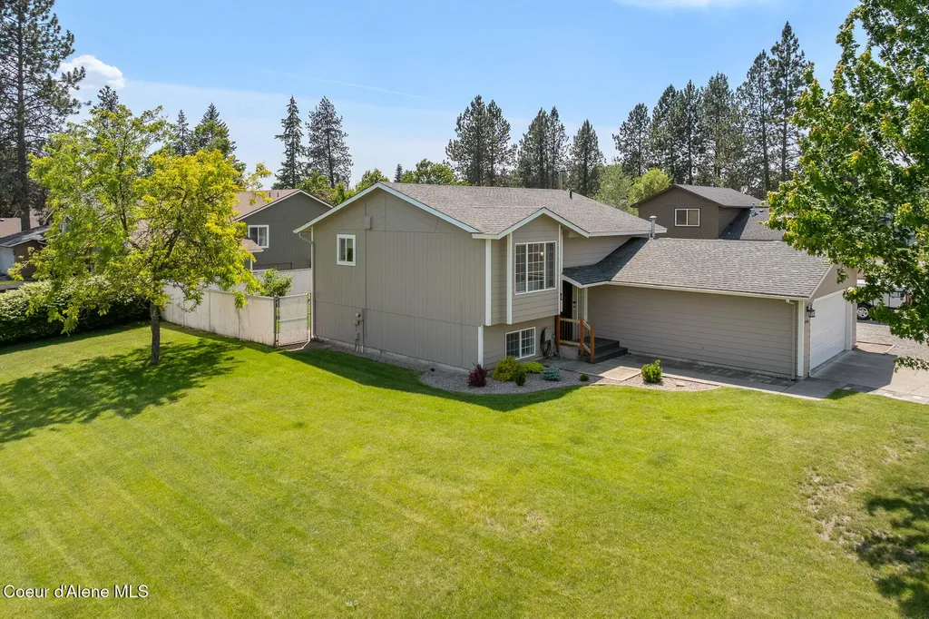 9706 N Ptarmigan Drive Hayden ID 83835