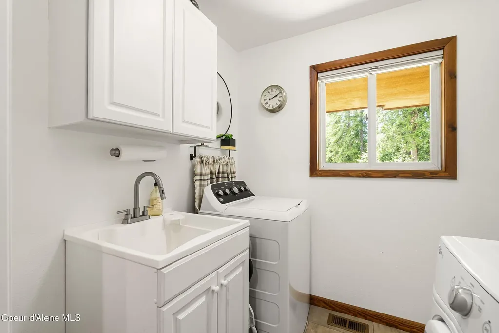 74 Eureka Road Sagle ID 83860