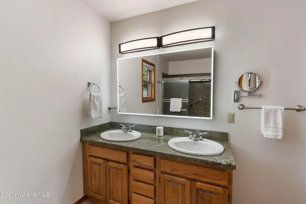 2385 Sunnyside Road Sandpoint ID 83864