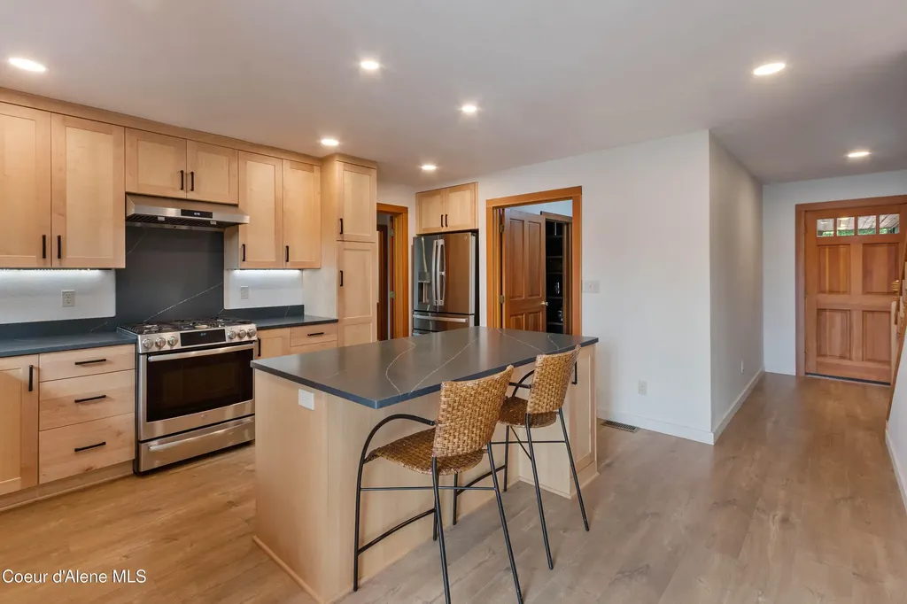 2385 Sunnyside Road Sandpoint ID 83864