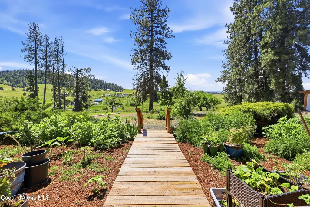 17765 S Rew Road Worley ID 83876