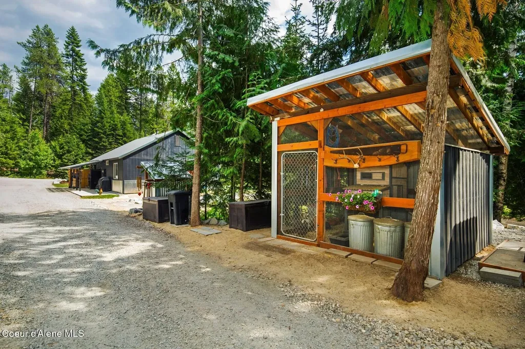 1042 N Wrenco Road Sandpoint ID 83864
