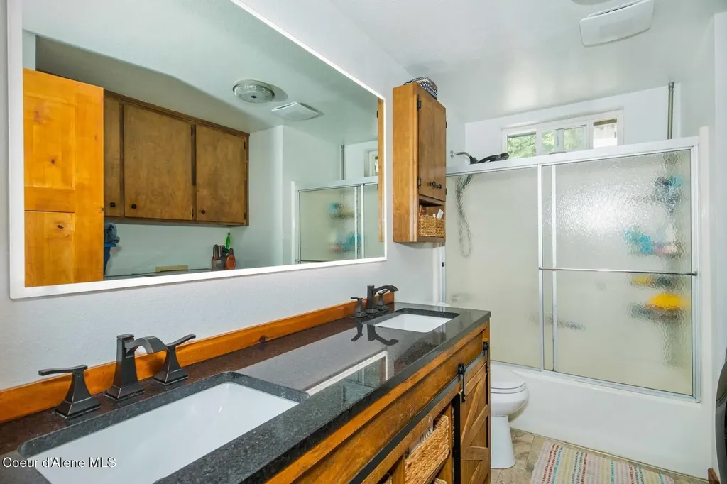 1042 N Wrenco Road Sandpoint ID 83864