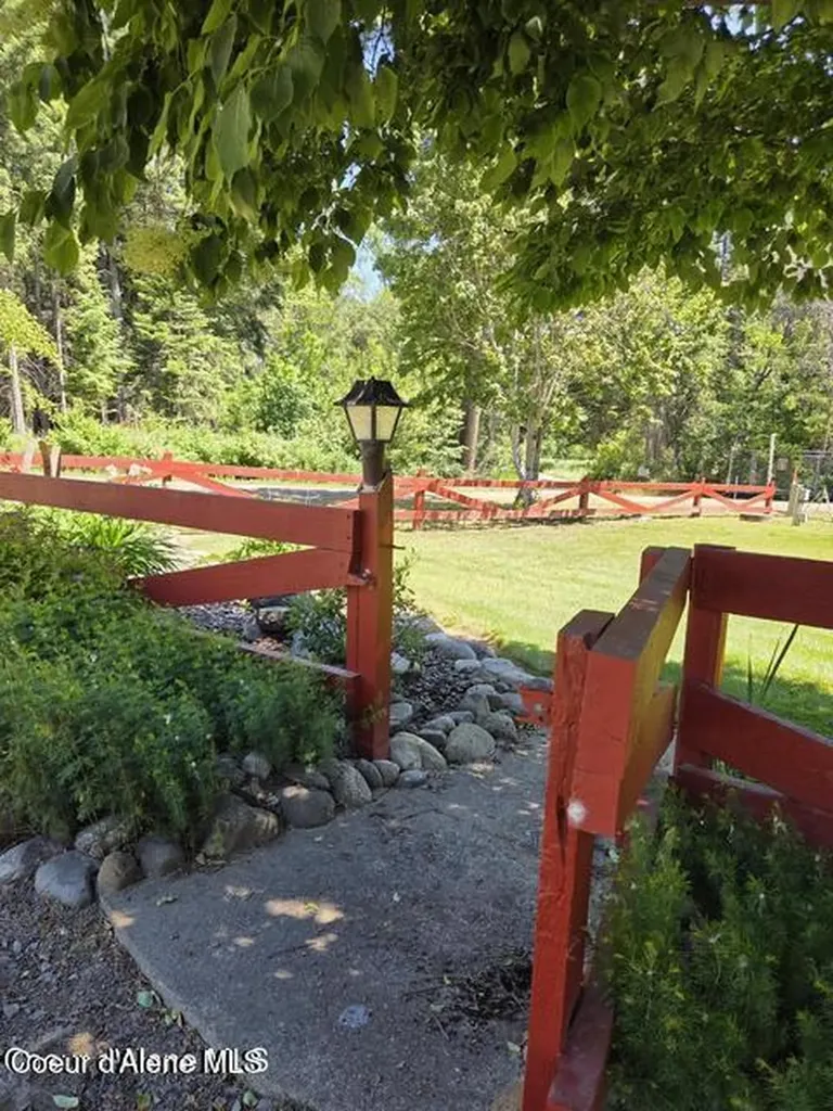 42303 Highway 200 Hope ID 83836