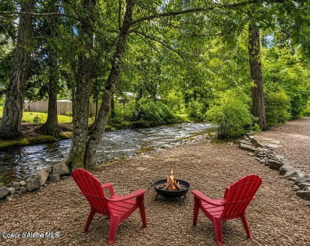 42303 Highway 200 Hope ID 83836