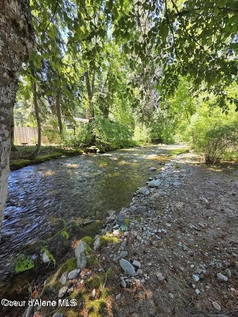 42303 Highway 200 Hope ID 83836
