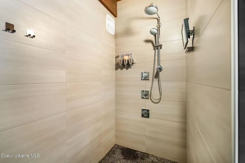 825 Winter Ridge Road Hope ID 83836