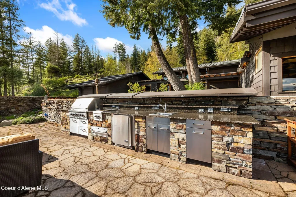 825 Winter Ridge Road Hope ID 83836