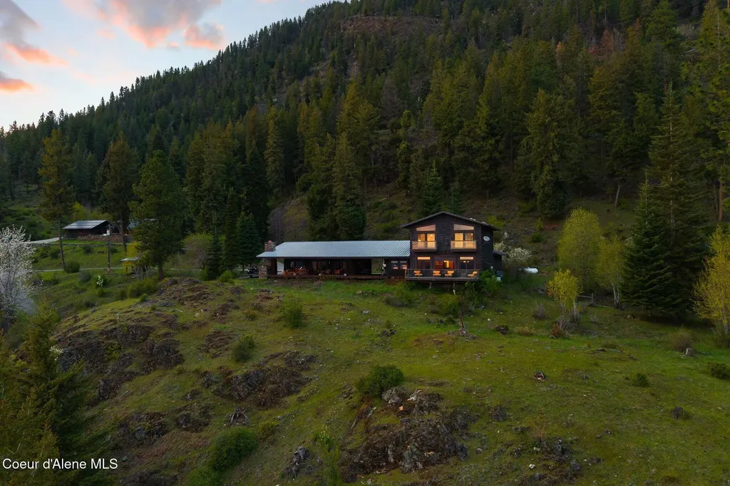 825 Winter Ridge Road Hope ID 83836