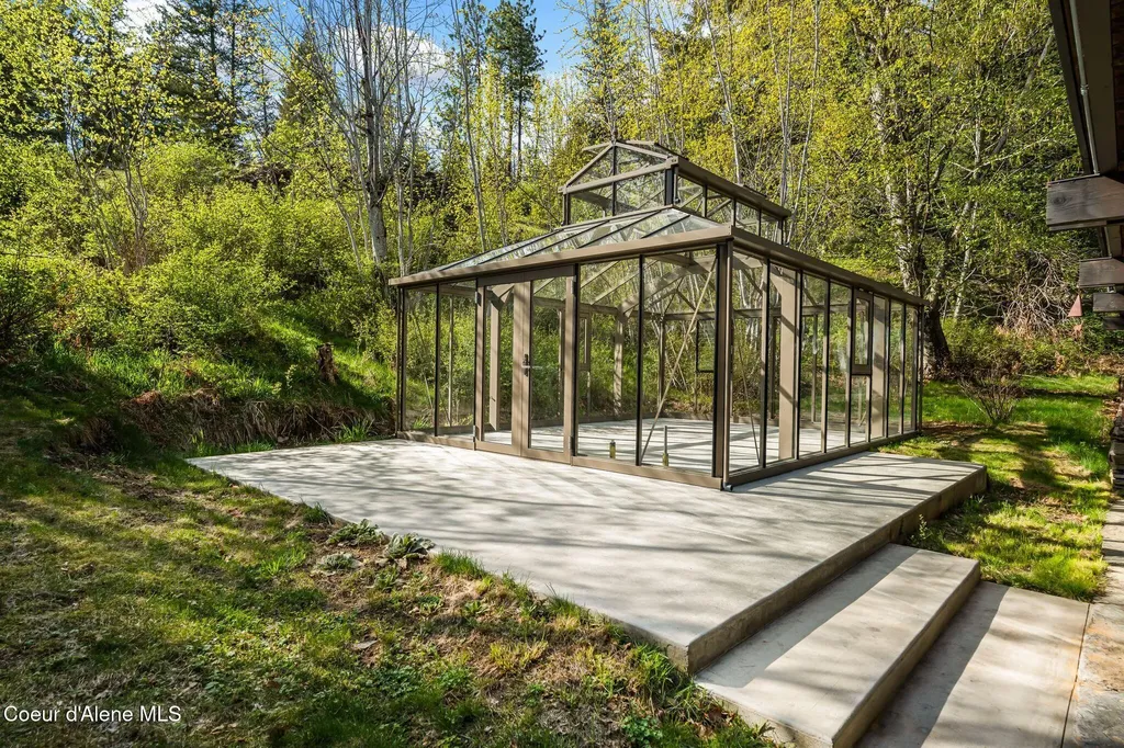 825 Winter Ridge Road Hope ID 83836